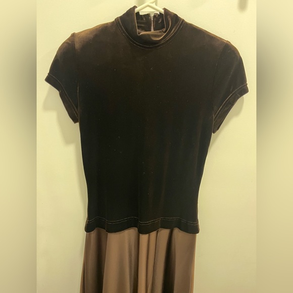 Cache Short Sleeve Elegant Evening Gown - Picture 2 of 5